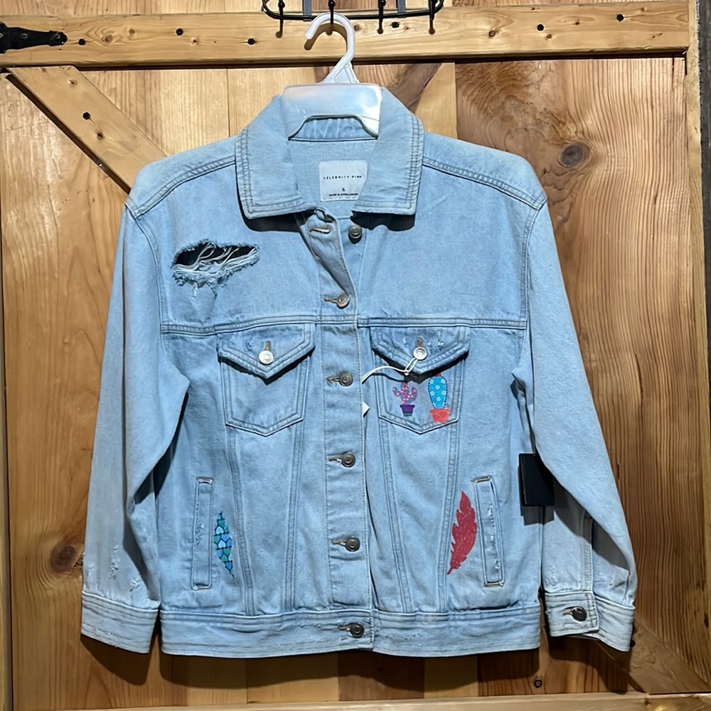 NWT Celebrity Pink size small distressed light denim jacket